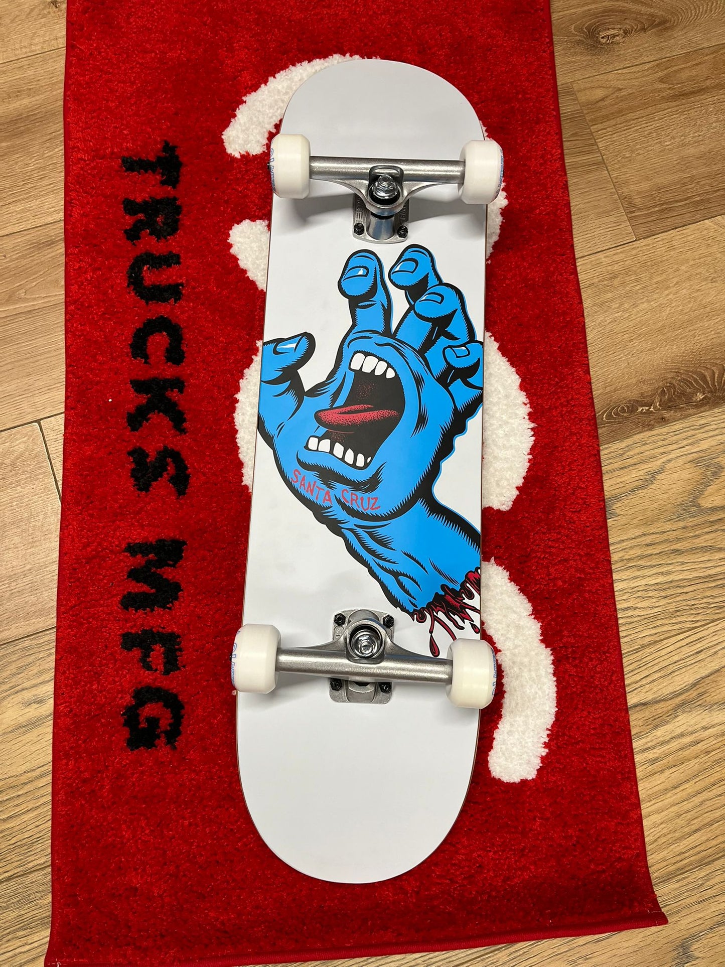 Santa Cruz complete screaming hand white 8.25"